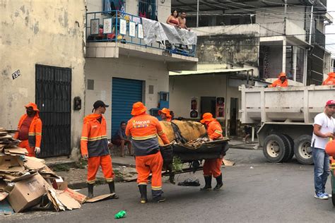 Semulsp Remove Duas Toneladas De Res Duos Da Casa De Um Acumulador No