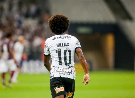 Negociações Com O Fulham Travam E Willian Segue Com Futuro Indefinido