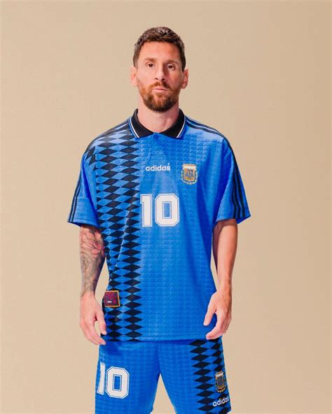 Con Messi como modelo la Selección Argentina presentó una nueva