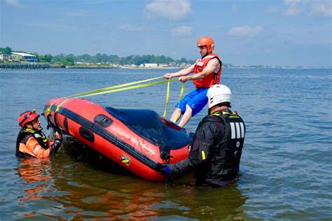 Atlantic Highlands Nj First Responders Called To Help A Boater In