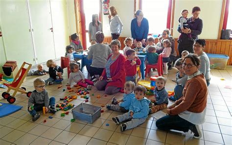 Enfance Jeux libres et pâte à sel avec le RPAM Le Télégramme