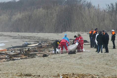 Naufragio En Italia Deja Hasta El Momento 60 Muertos Y 80 Sobrevivientes