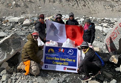 Malti jitla l Muntanja Everest u jiġbor ammont ta skart talk mt