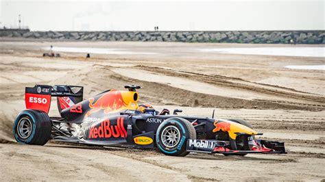 Red Bull Auto S Op Strand Scheveningen Voor Promo Gp Nederland