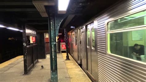 Bmt Jamaica Local Queens Bound R J Local Train Leaving Broadway