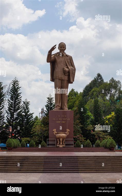 Ho Chi Minh statue Stock Photo - Alamy