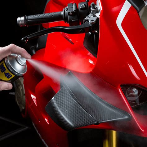 Le Lustreur Silicone Moto WD 40 SPECIALIST Fait Briller Votre Moto