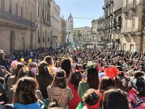 Caltanissetta Carnival Baby Sfilate E Mascherine Colorano Corso