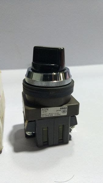 Idec Izumi Asn Selector Switch Position Bs E S N Ship Spares