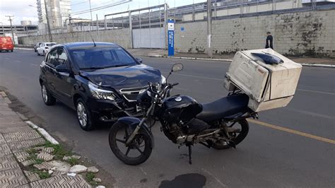 Canoas Motociclista Fica Ferido Ap S Acidente Dois Carros