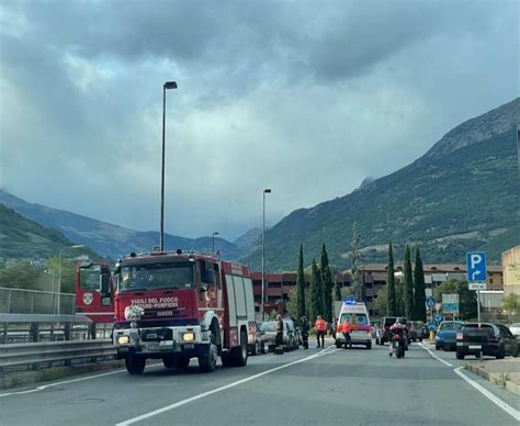 Pont Suaz Incidente Stradale Nei Pressi Del Ponte Rallentamenti Al