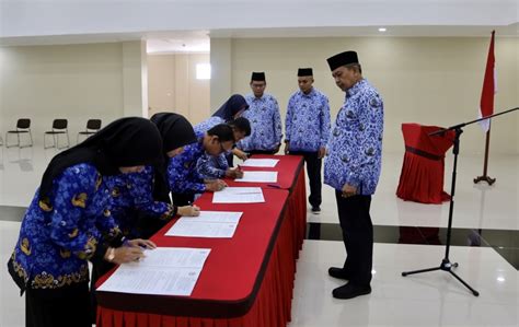 PENGAMBILAN SUMPAH PEGAWAI NEGERI SIPIL DI LINGKUNGAN POLITEKNIK