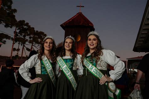 Desfile De Carretas Brilha Som E Culto Ecum Nico S O Atra Es Da