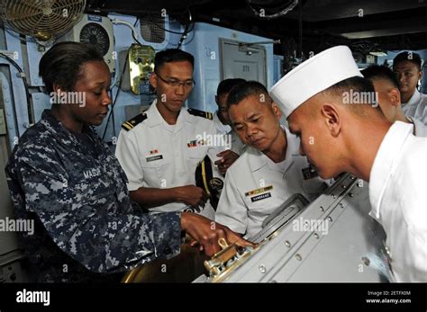 Philippine Navy Sailors Visit Uss Blue Ridge Stock Photo Alamy