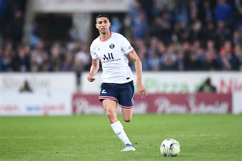 Psg Achraf Hakimi Se D Guise En Directeur Sportif Et Enr Le La