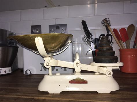 Vintage Scales And Full Set Of Imperial Weights In East Staffordshire Für