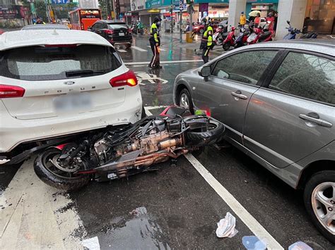 快訊土城嚴重車禍 騎士卡車底無生命跡象急救無效亡 Enn台灣電報