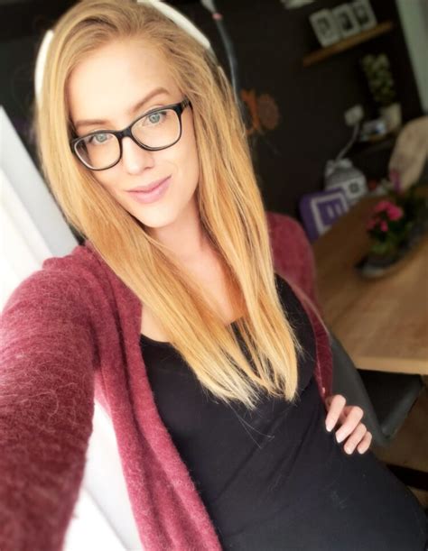 10 Hot Sexy Naguura Bikini Pics