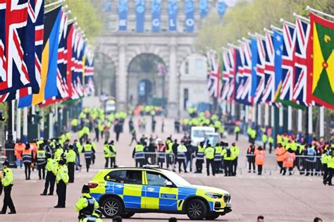 Massa Berkumpul Di London Jelang Penobatan Raja Charles III