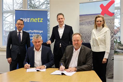 Ewe Netz Und Stadt Cuxhaven Schlie En Vertrag Zum Betrieb Des