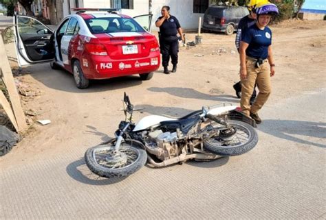 Motocicleta Choca Con Patrulla De La Polic A Municipal De Vallarta