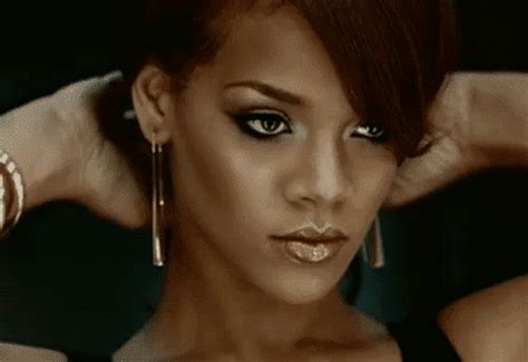  Rihanna Page 13