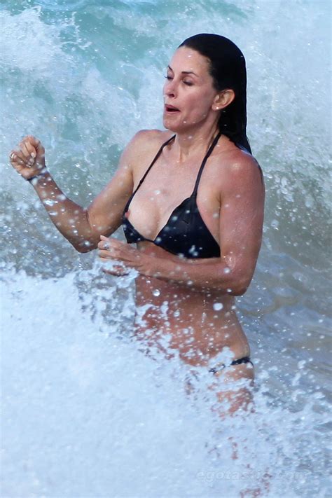 Courteney Cox In A Bikini Famous Nipple Hot Sex Picture