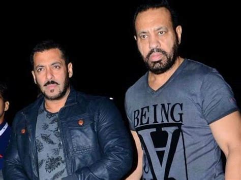 Viral Video Salman Khan Surprises His Bodyguard Shera By Doing The Unexpected At The Airport