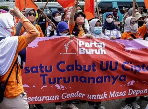 Buruh Gelar Aksi Di Depan Gedung DPR RI Ajukan 17 Tuntutan Kepada