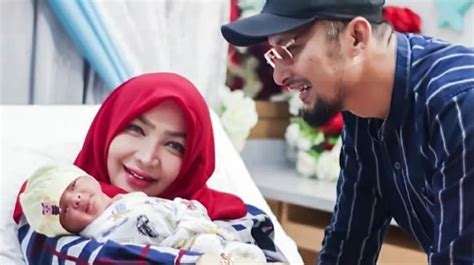 Potret Bayi Roro Fitria Ungkap Arti Nama Sang Buah Hati