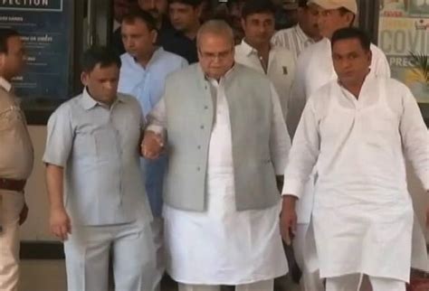 कथित बीमा घोटाले के मामले में सत्यपाल मलिक के घर पहुंची Cbi टीम Cbi Team Reaches Satyapal