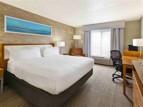 Family Hotels in Bolingbrook, IL near Naperville | Holiday Inn & Suites ...