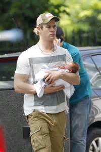 Chris and India Rose - Chris Hemsworth Photo (31244272) - Fanpop