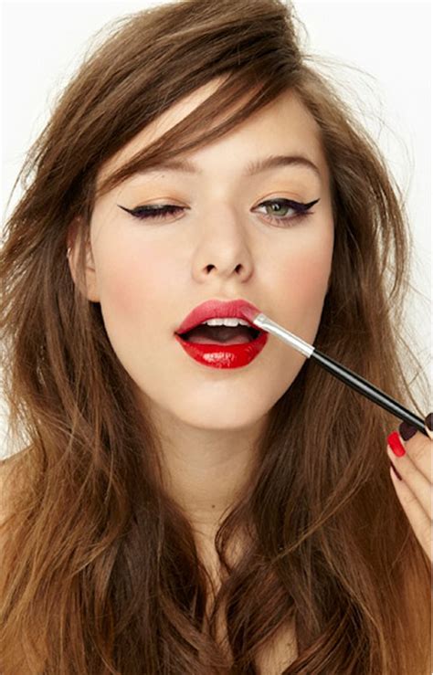 Red Lips and Winged Eyeliner Tips | Fashionisers