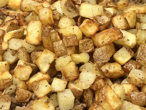 Crispy Air Fryer Potatoes - What's Mom Cookin'