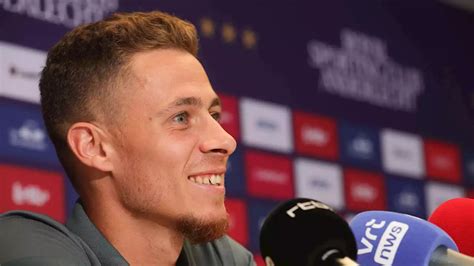 Thorgan Hazard Avant Sa Premi Re En Mauve Et Blanc Jesp Re Crire