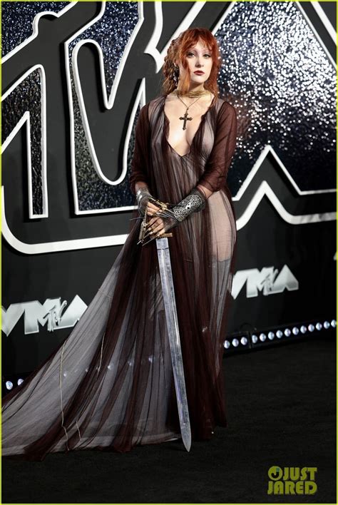 Who Is Chappell Roan S Vmas Date Man Dressed As Her Knight Revealed Photo 5073504 Photos