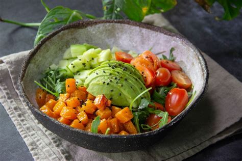 Receta De Ensalada De Calabaza Con Aguacate Tomate Y Pepino Comedera