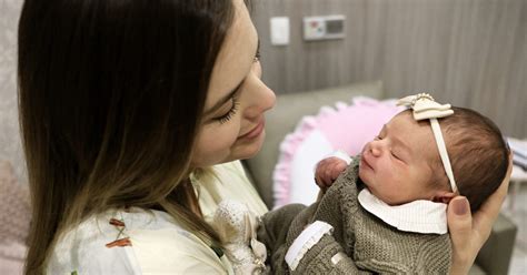 Cinco meses após dar à luz Thaeme revela medo de nova gravidez quem