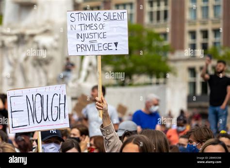 Demonstration In Amsterdam Protestierende Gegen Polizeibrutalität