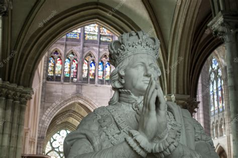 Premium Photo | Tomb of king louis xvi in basilica of saintdenis