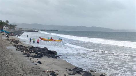 Gelombang Tinggi Di Perairan Pangandaran Banyak Nelayan Pilih Tak Cari