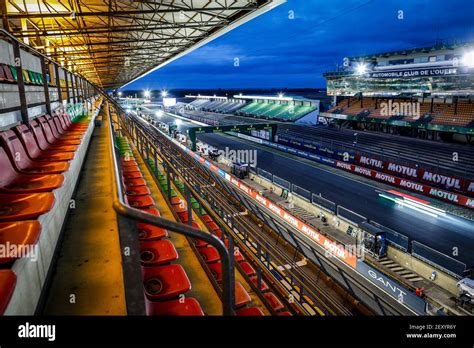 Le Mans Grandstand Hi Res Stock Photography And Images Alamy