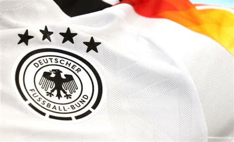 Unglückliche Assoziation Adidas stoppt DFB Trikotverkauf