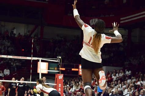 Wisconsin Loses First Match Of The Season In 5 Set Thriller At No 2 Nebraska The Daily Cardinal