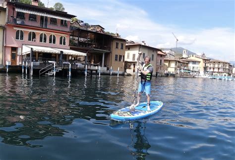 Stand Up Paddle La Nuova Tendenza Sportiva Conquista Anche Il Lago D