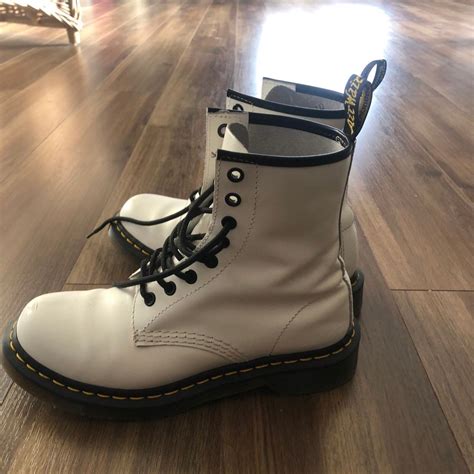 Hvite Dr Martens Tise