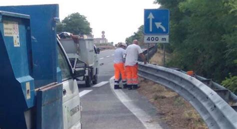 Rifiuti Gettati Dai Finestrini In Superstrada Gli Svincoli Trasformati