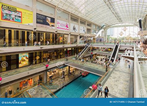 Interior Of The Shoppes At Marina Bay Sands The Shoppes At Marina Bay