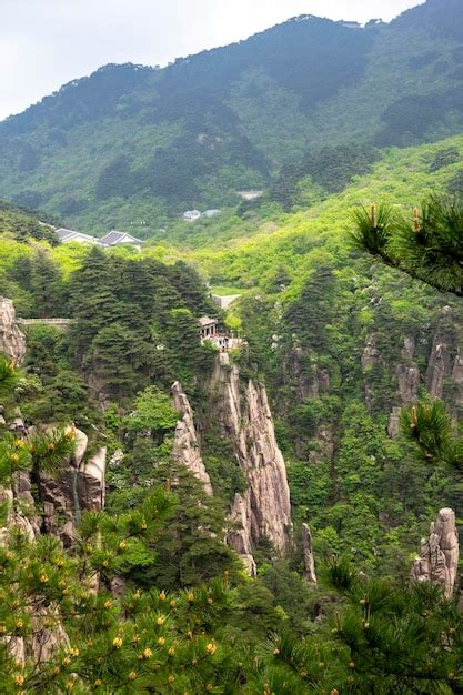 Paisagem natural do cenário de montanha huangshan localizado no sul da